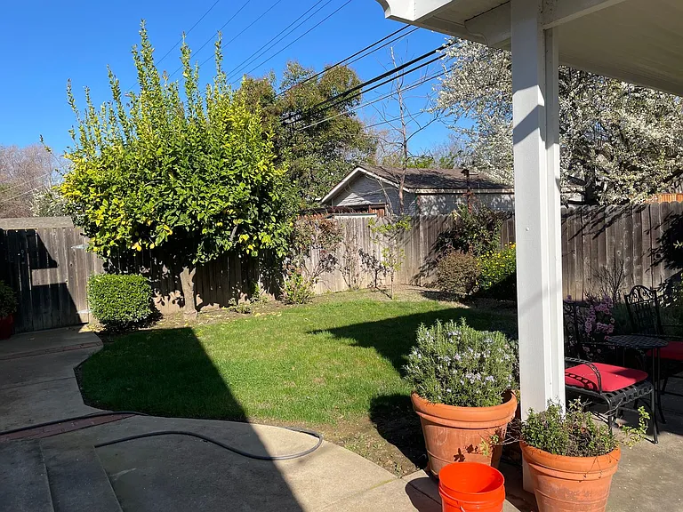 4633 V St — Photo 34