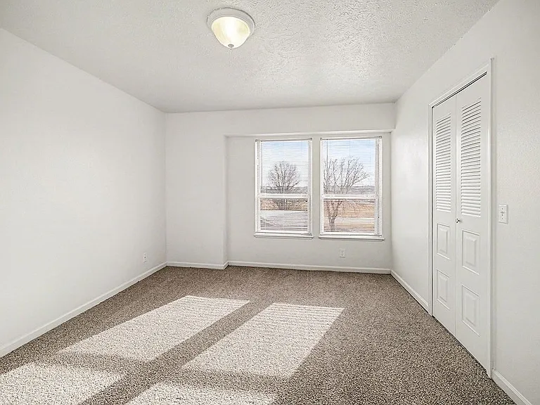 Brentwood Park Apartments — Photo 37