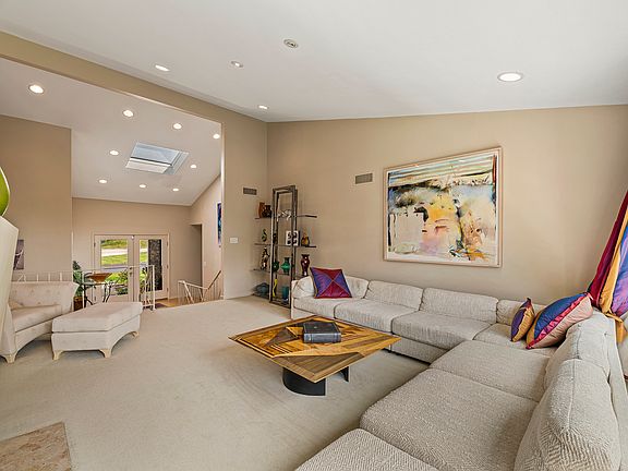 4th image of 360 Charal Ln
