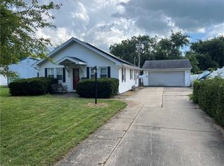 2909 Champaign Ave, Mattoon, IL 61938