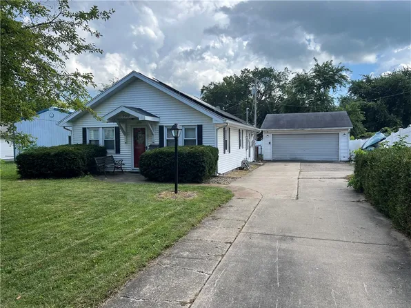 2909 Champaign Ave, Mattoon, IL 61938