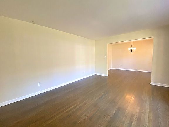 4th image of 405 Pinehurst Ave