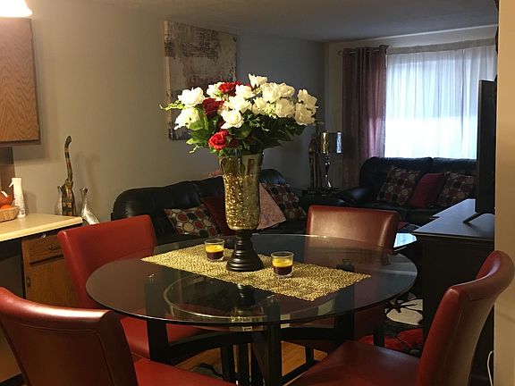3rd image of 569 Smithfield Rd APT 16