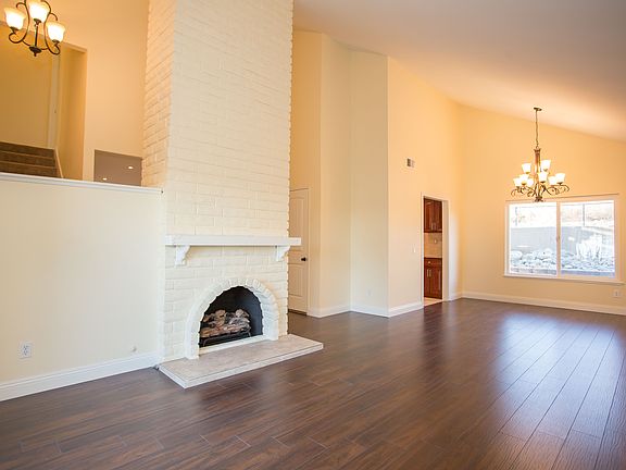 3rd image of 10400 Banyan St