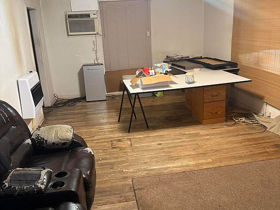 2nd image of 406 Dumas Ave