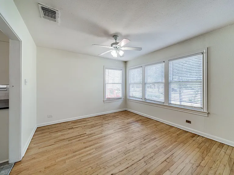 136 Harmon Dr — Photo 7