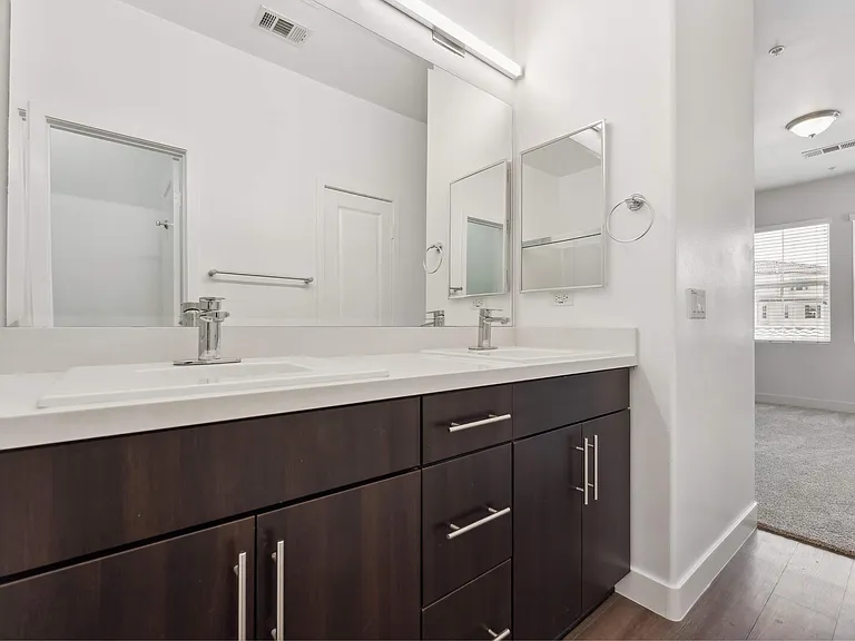 Casa Lago Eastlake — Photo 23