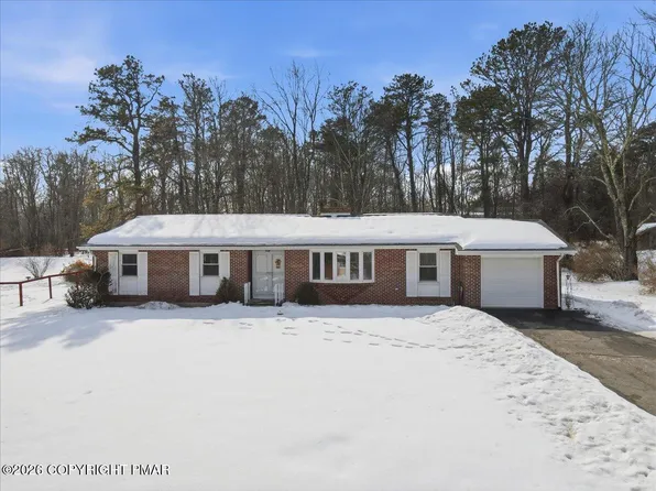 423 Oak St, Cresco, PA 18326