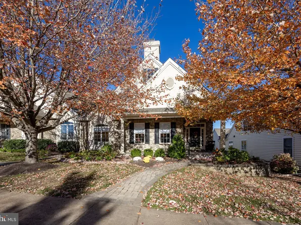 14 S Henley Dr, Avondale, PA 19311