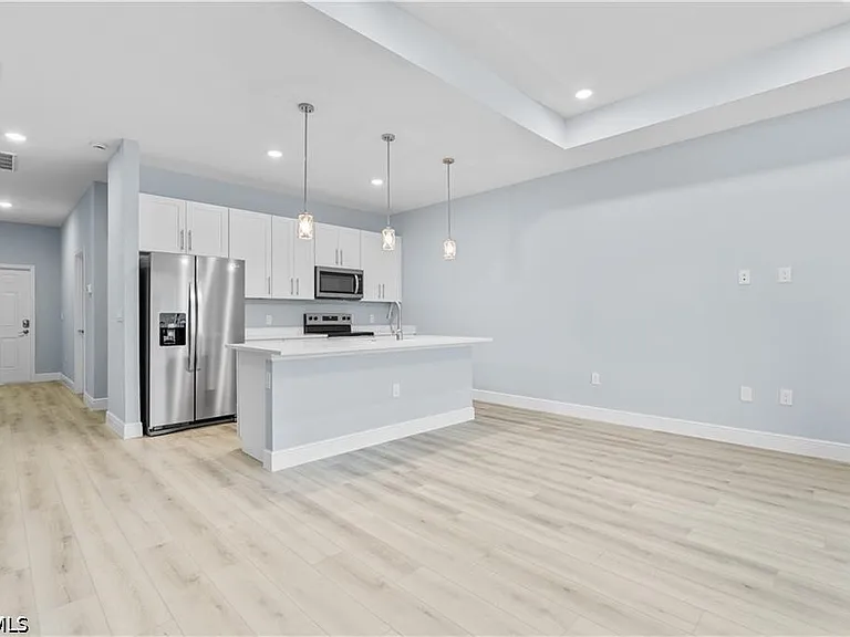 702 Broadway Ave — Photo 14