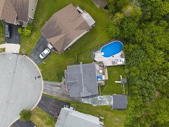 3rd image of 27 Barnsley Ct