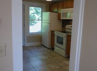 11 W Green St #2, Easthampton, MA 01027