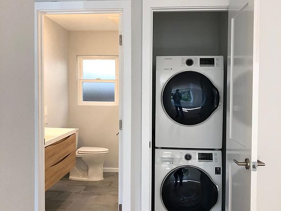 4th image of 220 Waverley St APT 1