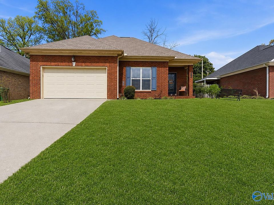 1st image of 930 Tracey Ln