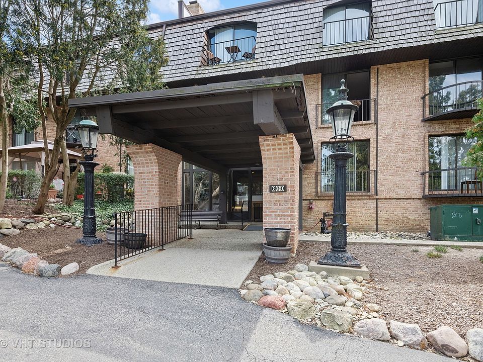 600 W Russell St APT 303, Barrington, IL 60010 Zillow
