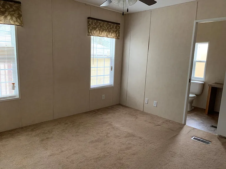 Master to bathroom