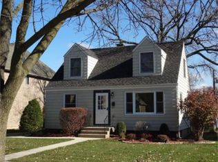 995 S Mitchell Ave, Elmhurst, IL 60126