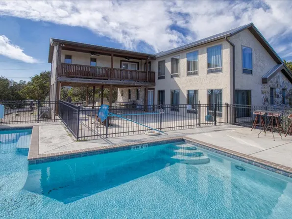 210 Bluebonnet Dr, Concan, TX 78838