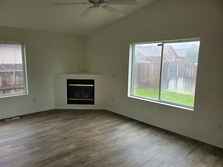 562 NE Negus Loop — Photo 7