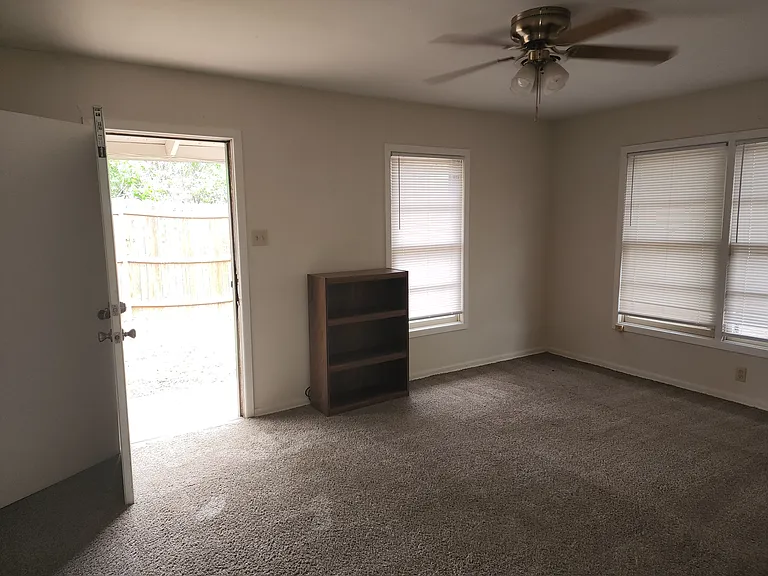 1617 Avenue D — Photo 12