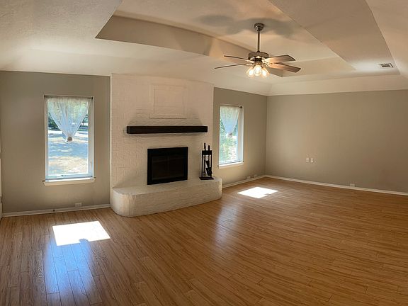 3rd image of 217 Kingswood Rd