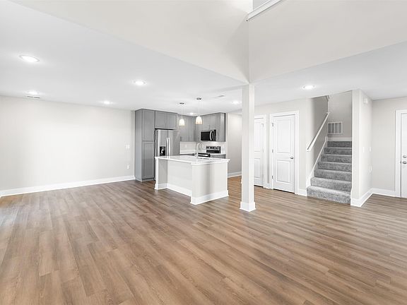 5th image of 2729 Amelia Ln