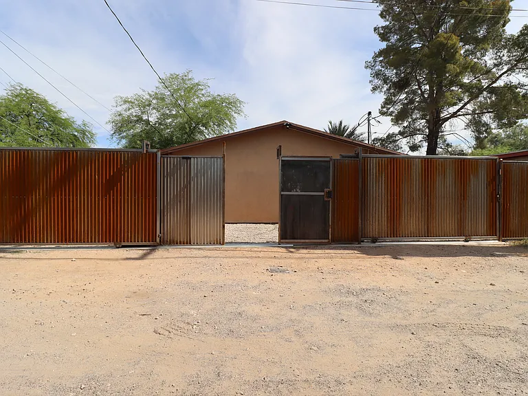 1020 E Silver St — Photo 3
