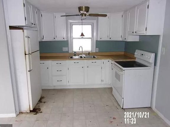 3rd image of 1008 Hill St