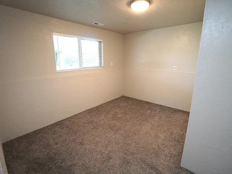 698 S Berwick Dr — Photo 12