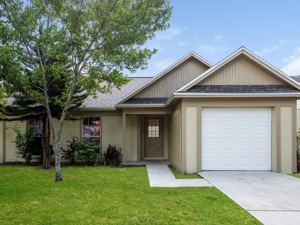 317 Regal Park Dr, Valrico, FL 33594