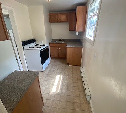 2nd image of 384 Cherrydale Ave