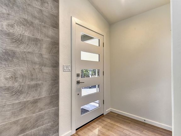5th image of 460 Riverview Dr