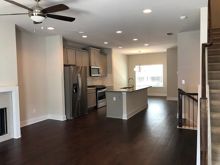 3792 Oxford Cir — Photo 3