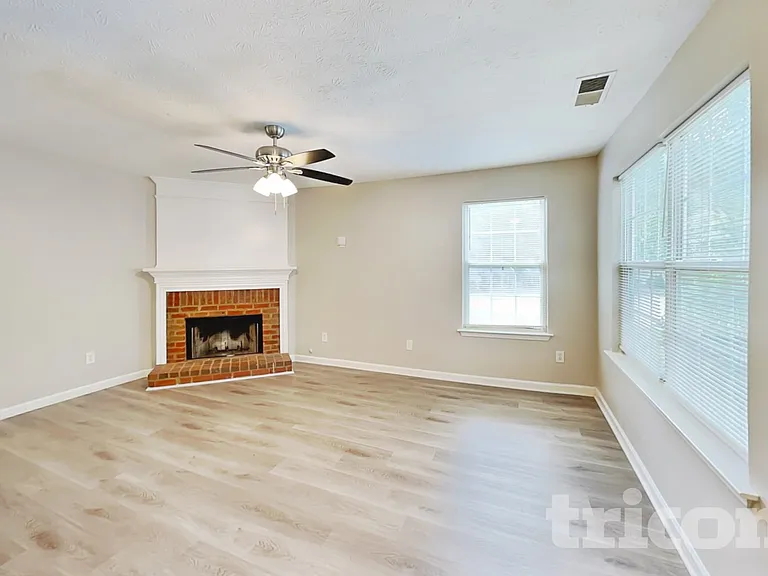 1047 Winterglen Way — Photo 3