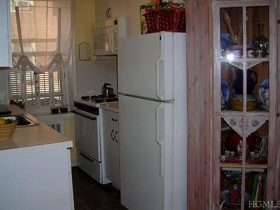 3rd image of 625 Gramatan Ave APT 1R