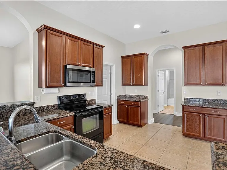 5218 Lake Toscana Dr — Photo 14