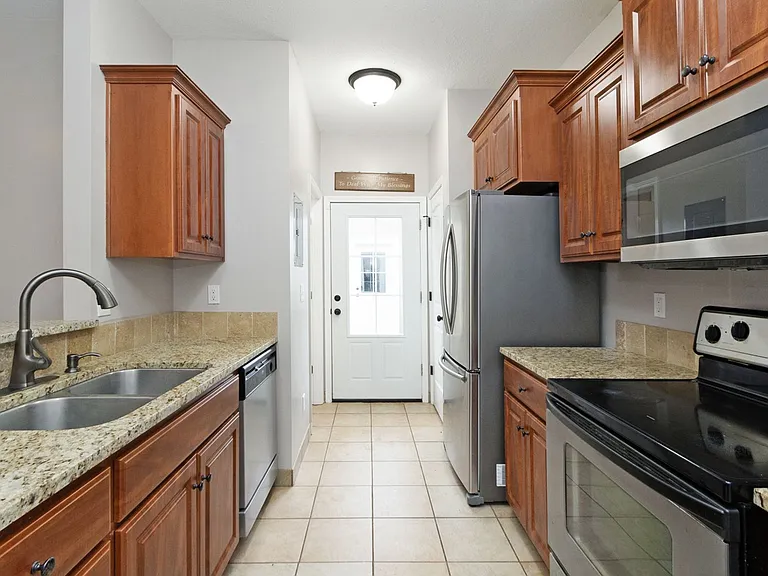 2621 Valentine Ln — Photo 8