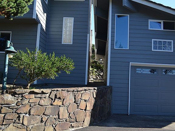 3rd image of 1270 NW Oceanview Dr