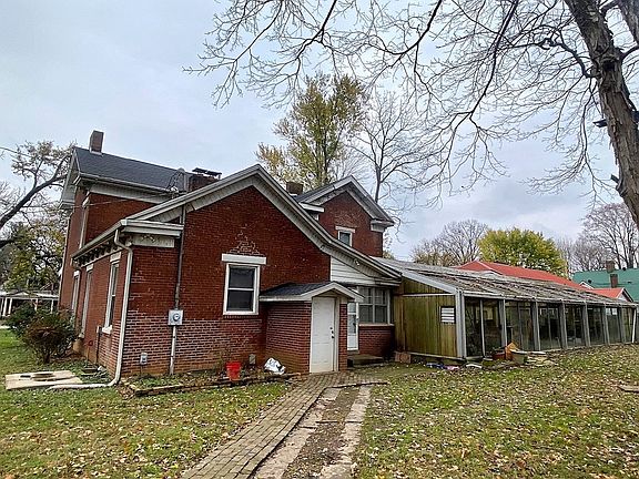 4th image of 400 E Cedar St