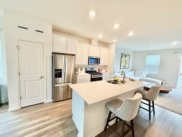 2267 Glacier St — Photo 7