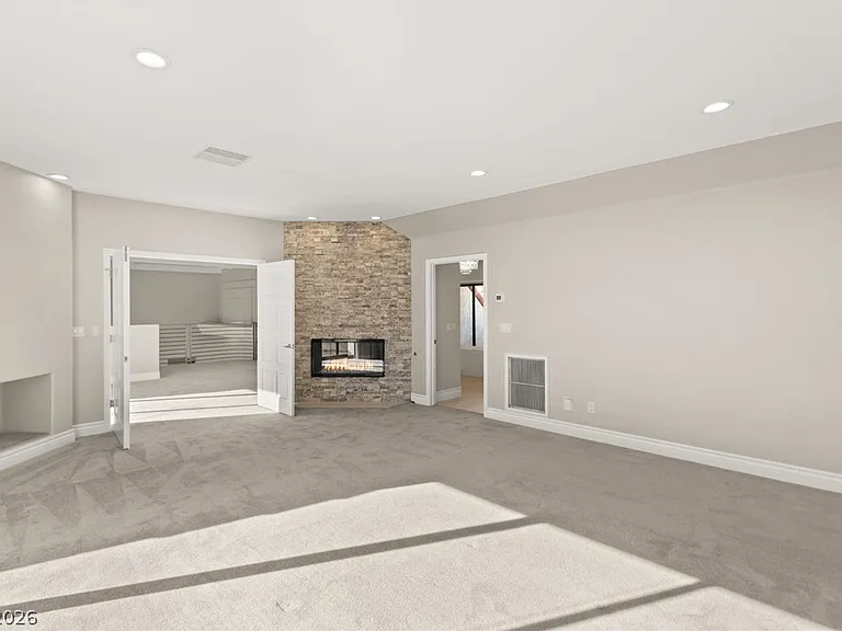 13 Dovetail Cir — Photo 32