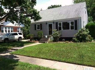 2395 Babylon St, Wantagh, NY 11793