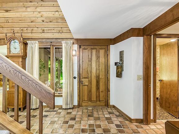 4th image of 397 Green Hollow Dr