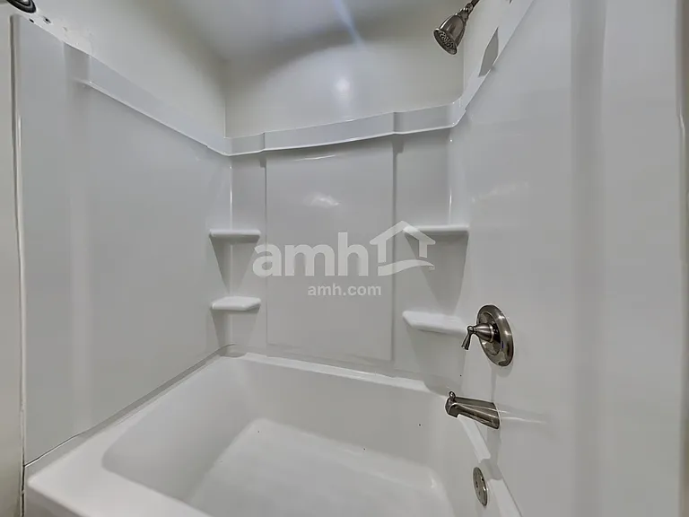 1360 Hermitage Ln — Photo 16