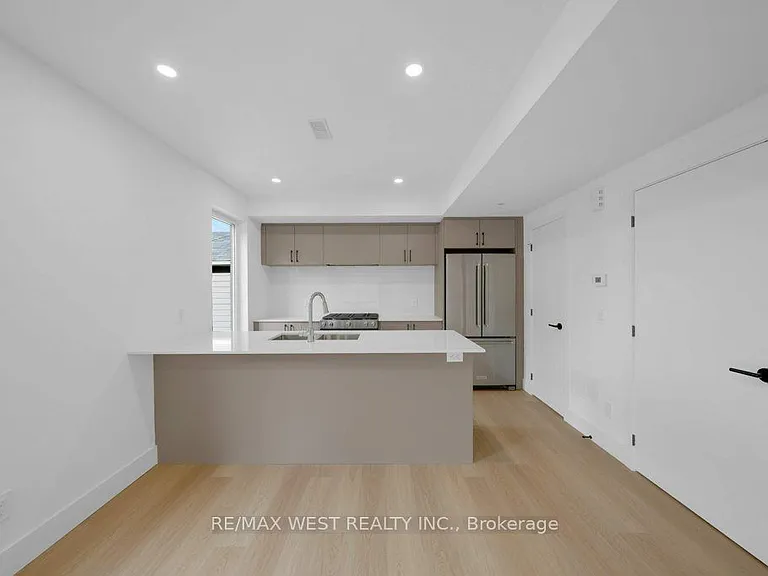502 Atlas Ave #D — Photo 7