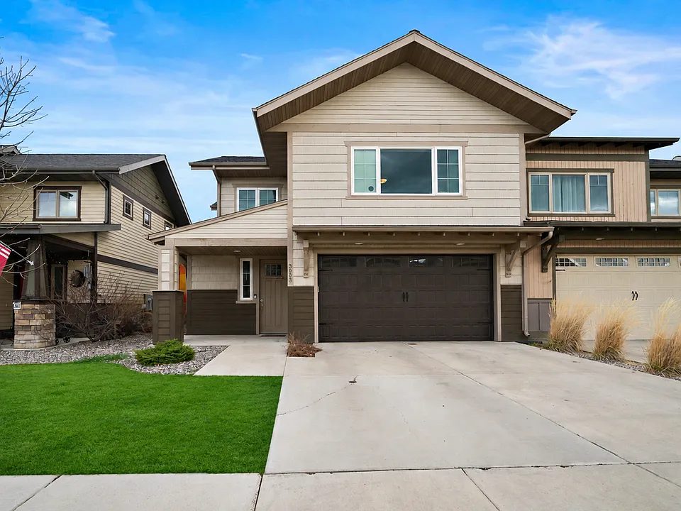 3083 Lori Ln