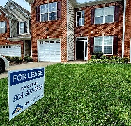 2nd image of 864 Parkland Pl