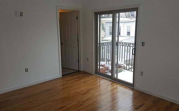 5th image of 54 Laidlaw Ave #1