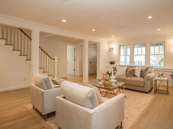4th image of 8 Beverly Pl