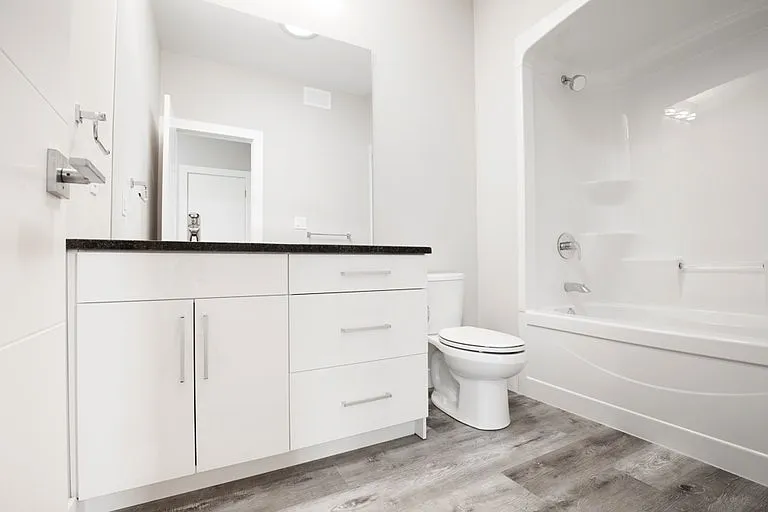 5715 Roblin Blvd #4 — Photo 6
